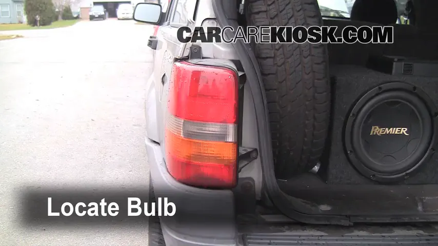 1998 Jeep Grand Cherokee TSi 4.0L 6 Cyl. Éclairage Feu clignotant arrière (remplacer l'ampoule)